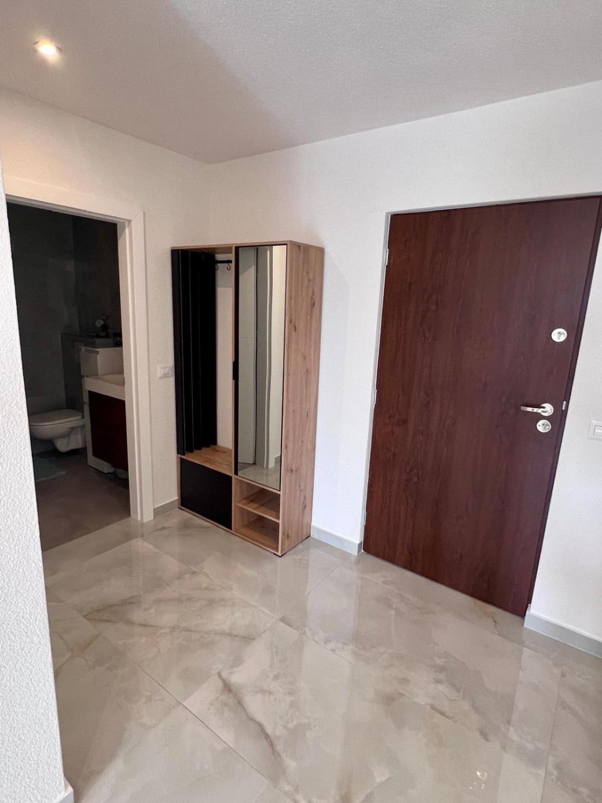 Elmo Apartma *