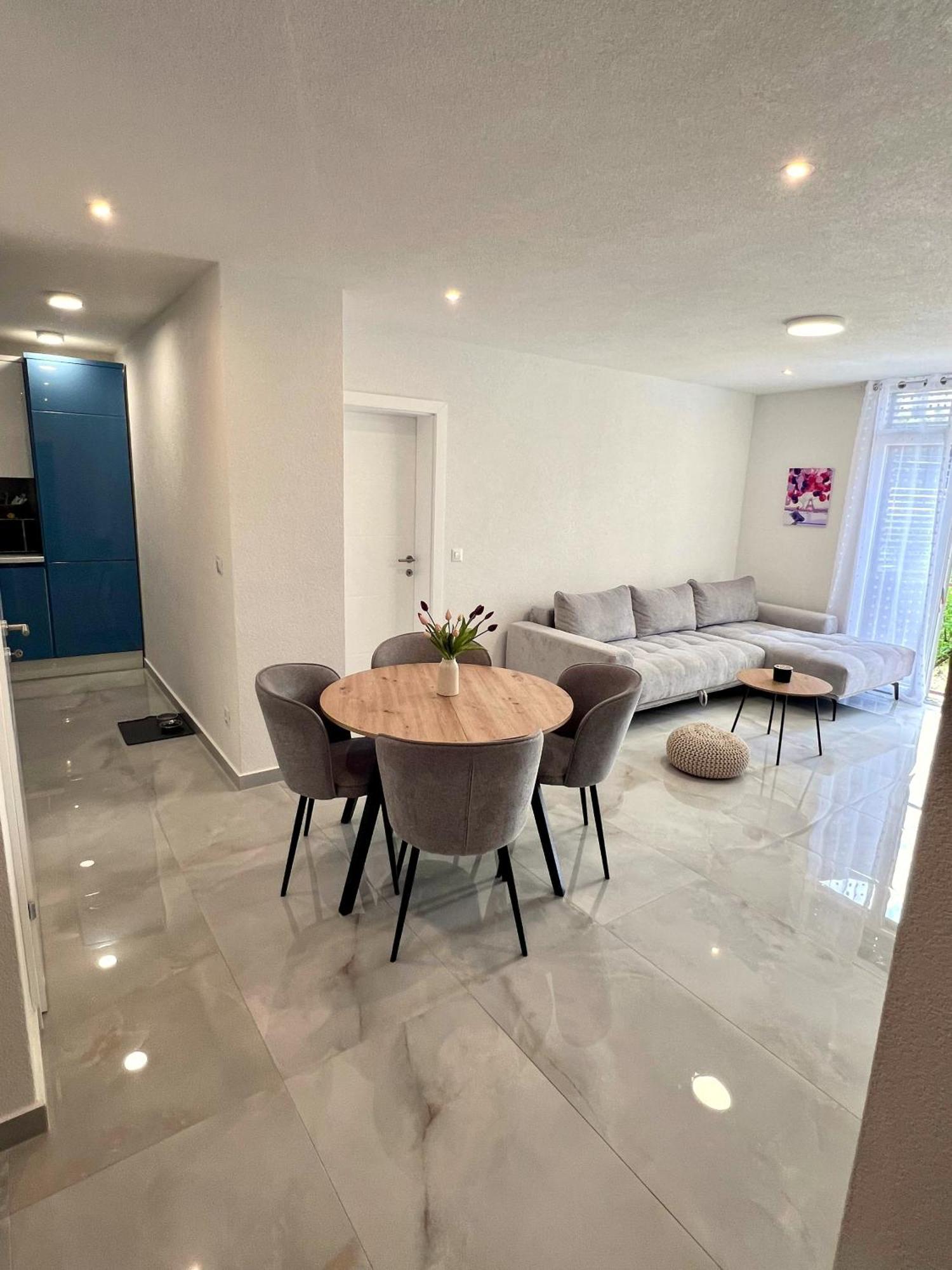 Apartma Elmo